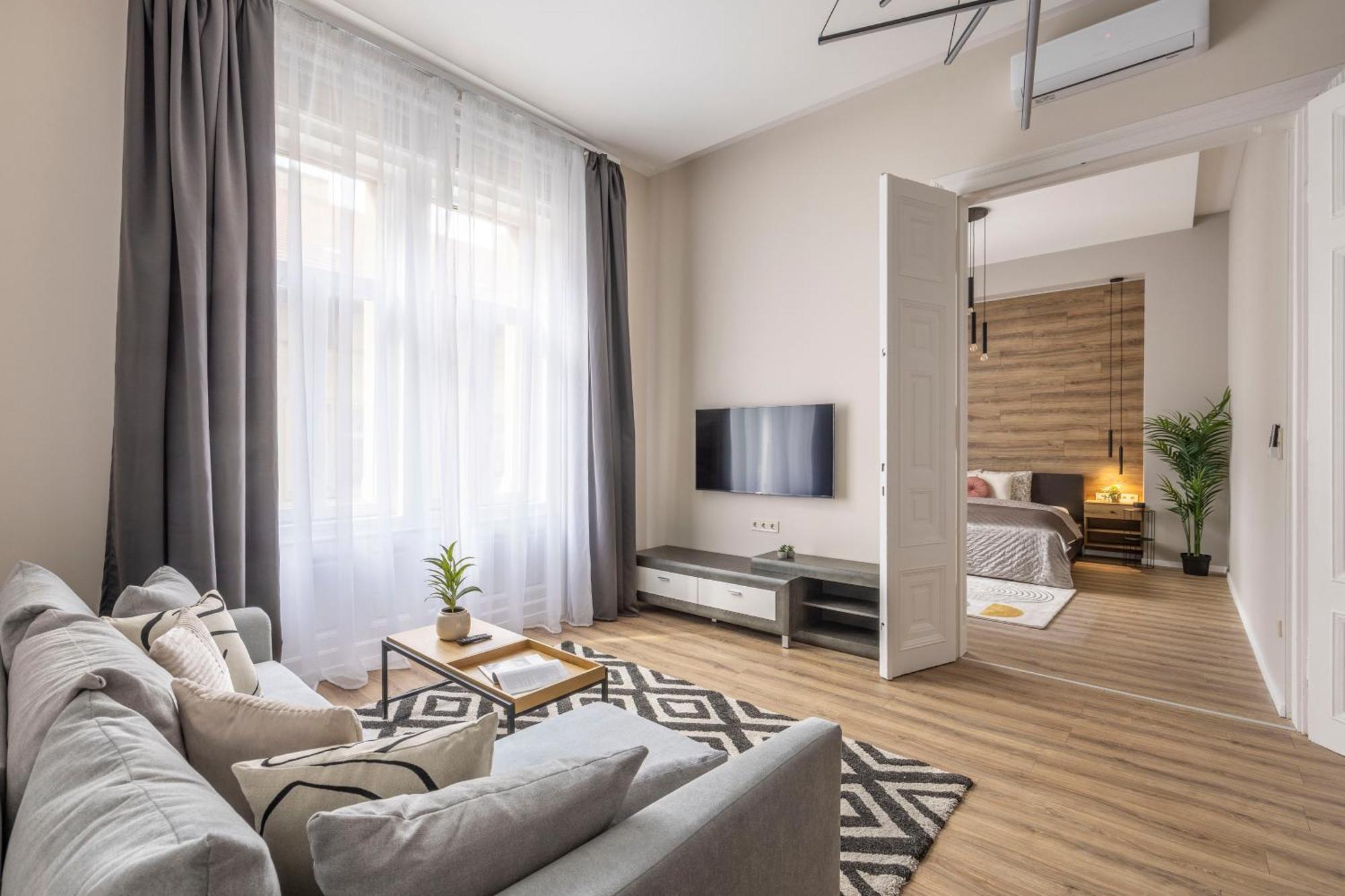 Exclusive Stylish Suite By Prestige Homes Next To The Oktogon Budapest Exterior photo